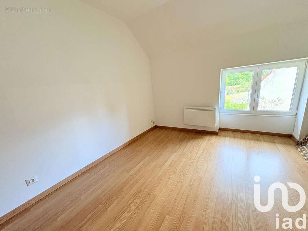 Maison 70 m² à Jussy-Le-Chaudrier  - photo 9