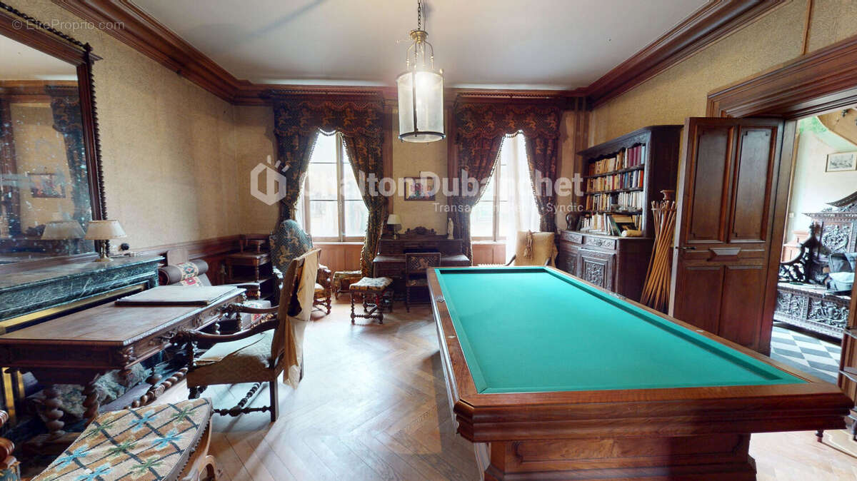 Maison 420 m² à Saint-Cyr-De-Valorges  - photo 4