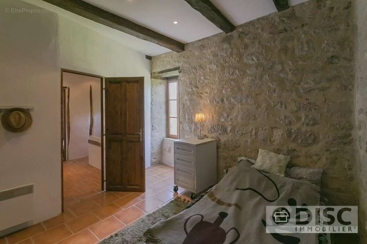 Bel appartement avec terrasse et vues imprenables dans le centre médiéval de Penne - photo 9