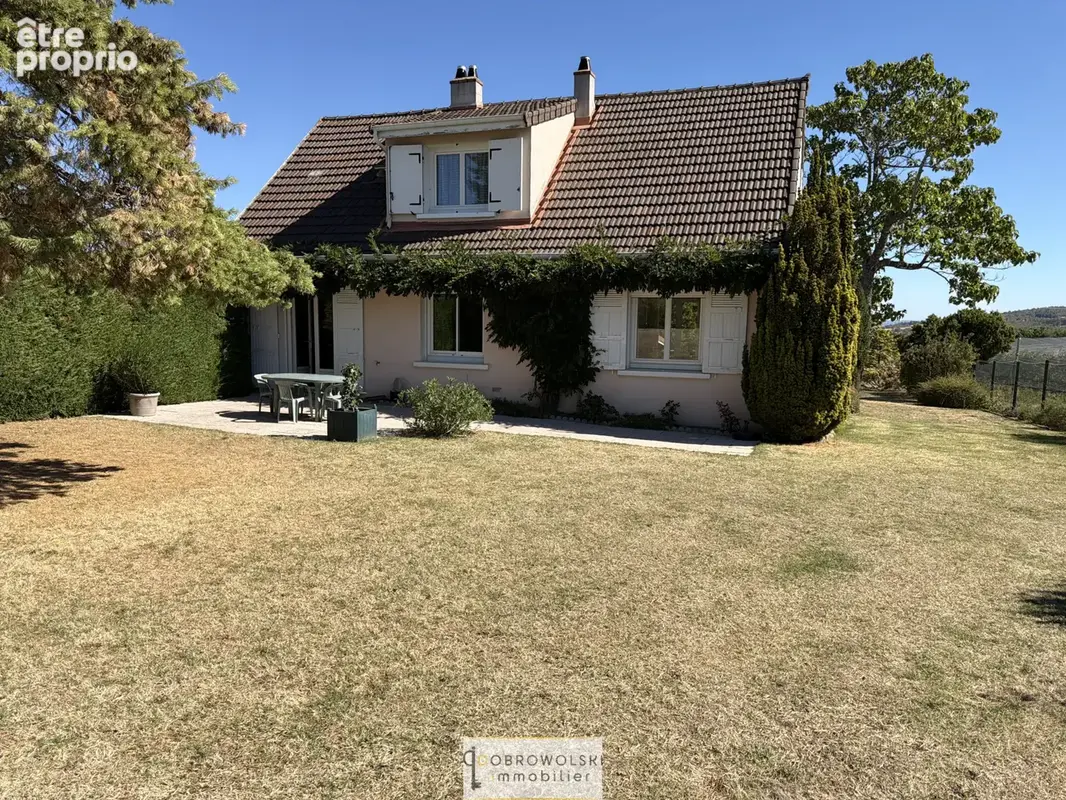 Maison à MACLAS