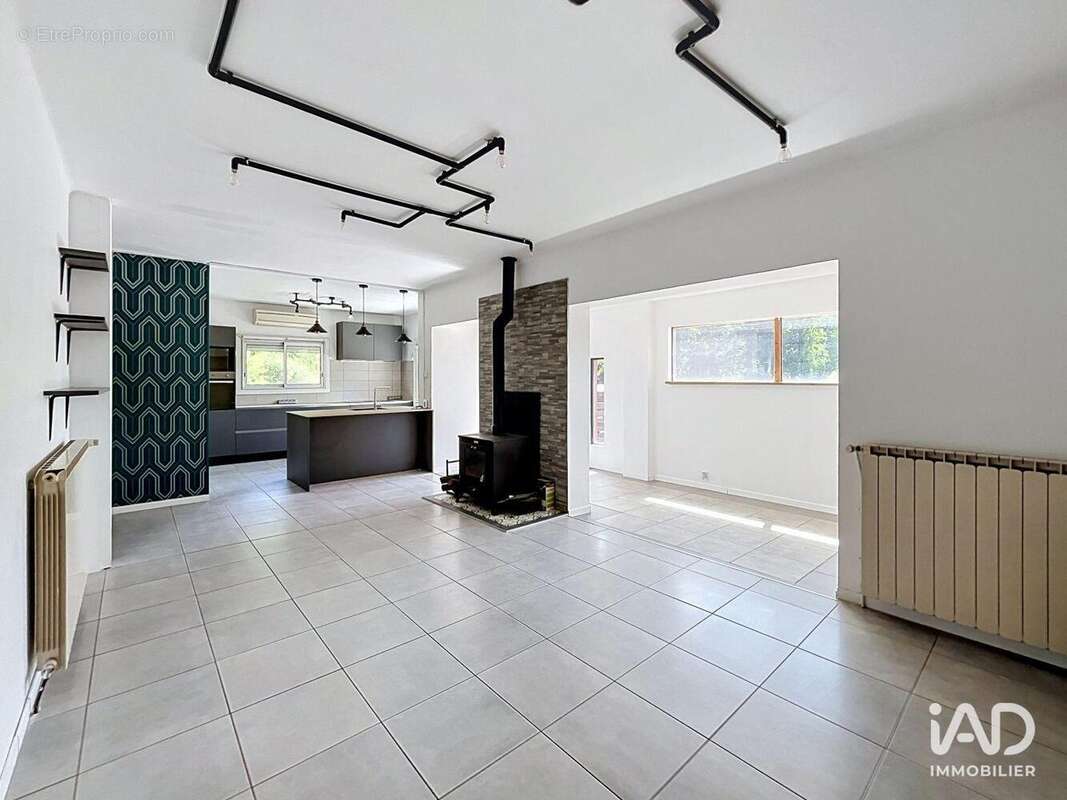 Maison 127 m² à Labastide-Saint-Sernin  - photo 3