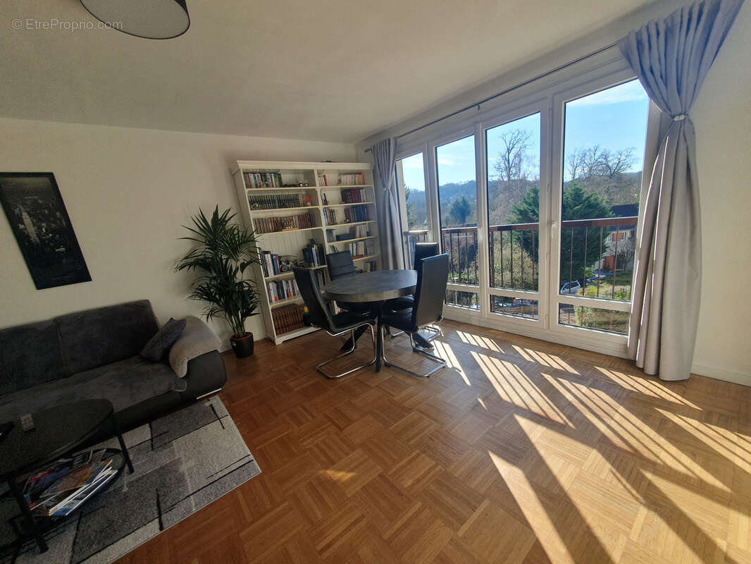 Appartement à BURES-SUR-YVETTE