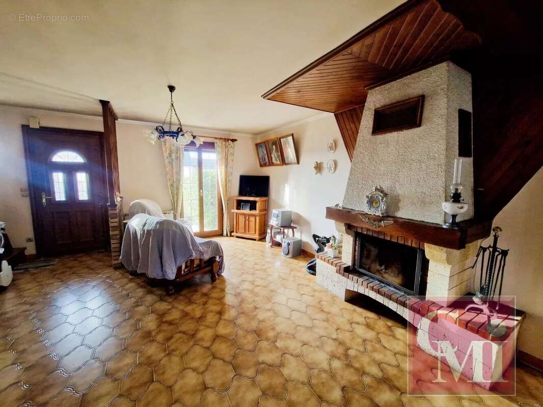 Maison à BRUYERES-LE-CHATEL