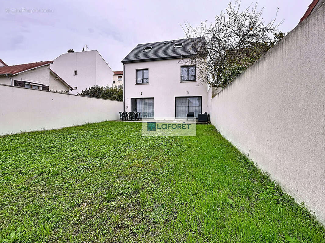 Maison à SARTROUVILLE