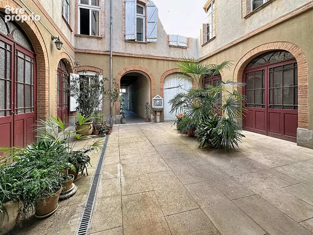 A vendre centre ville appartement de type 6 d'environ 190 m² avec cave, garage et jardin - photo 4
