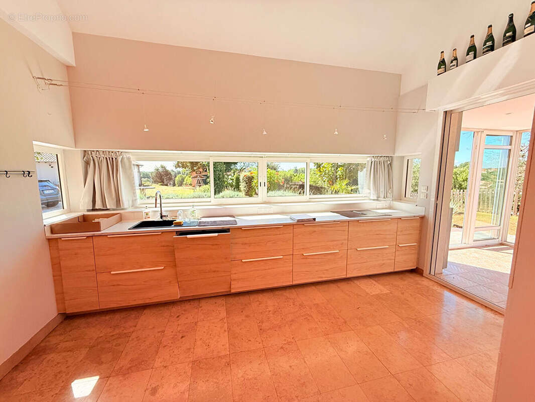 Maison 282 m² à Montmorillon  - photo 7
