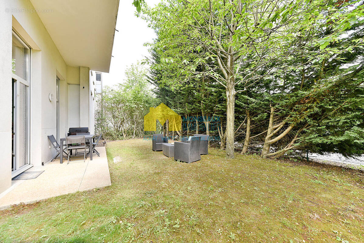 Appartement à SAINTE-GENEVIEVE-DES-BOIS