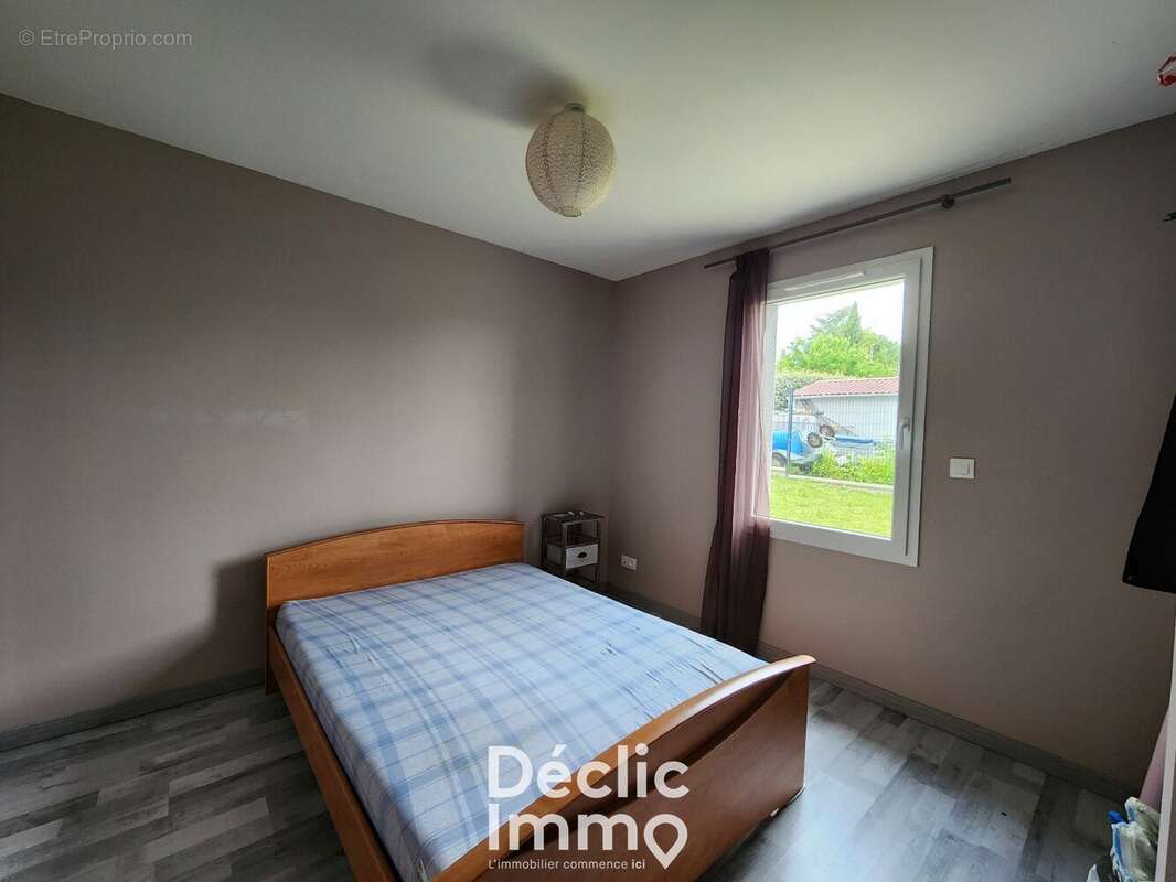 Maison à ROULLET-SAINT-ESTEPHE