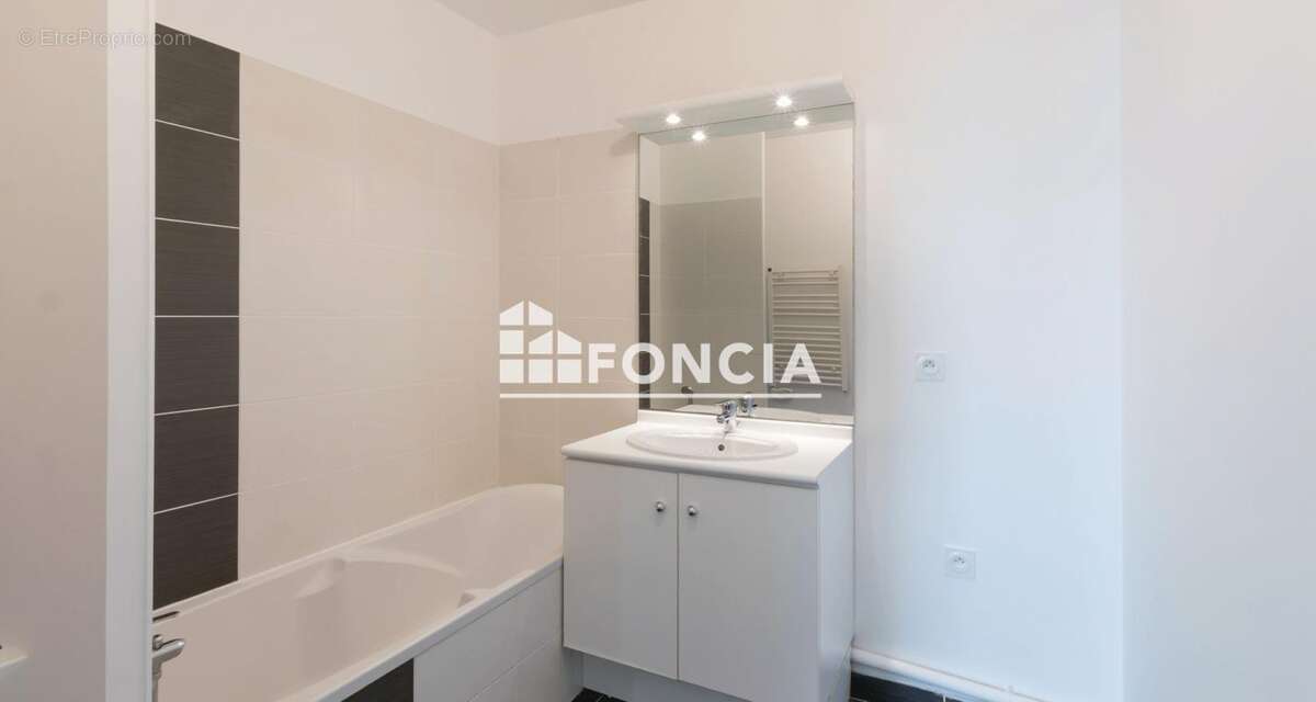 Appartement à DECINES-CHARPIEU