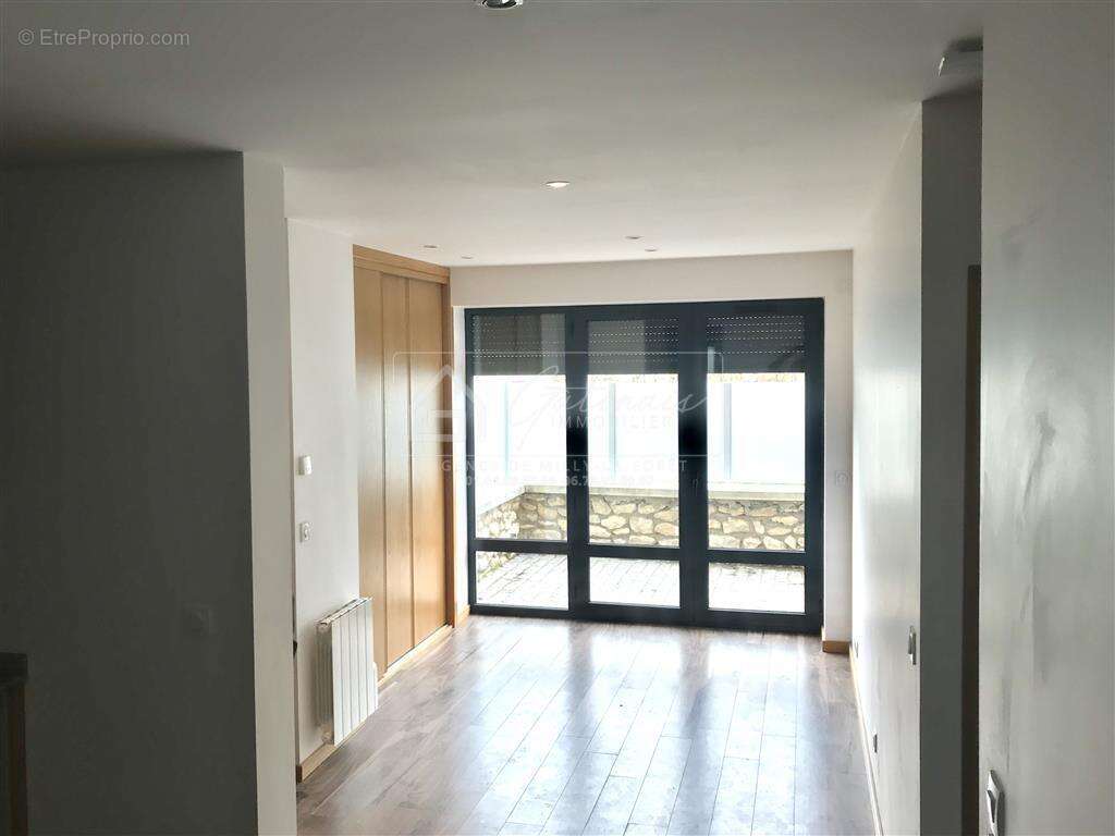 Appartement à MILLY-LA-FORET