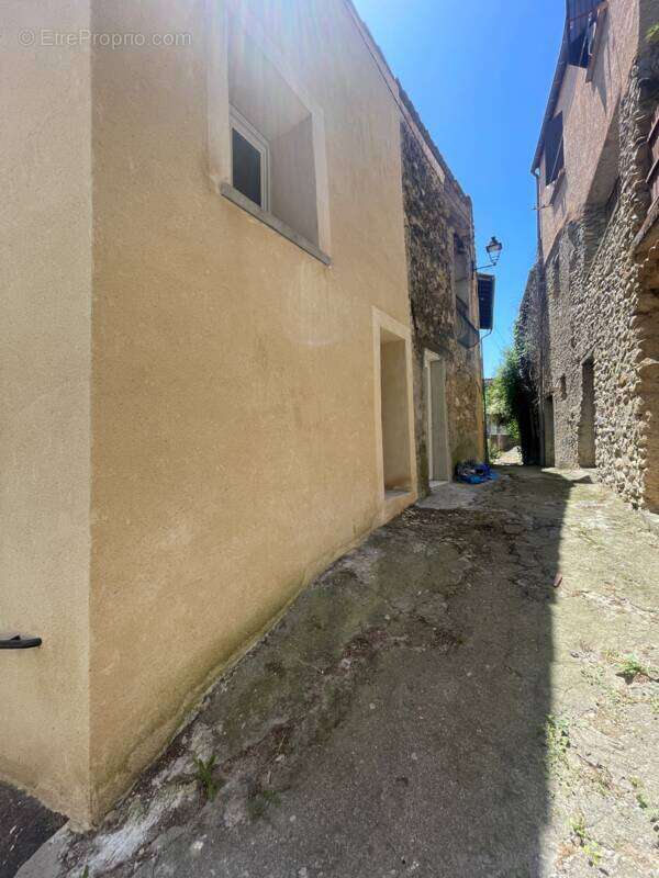 Maison de village 54 m2 à terminer, sise à 04290 Volonne - photo 2