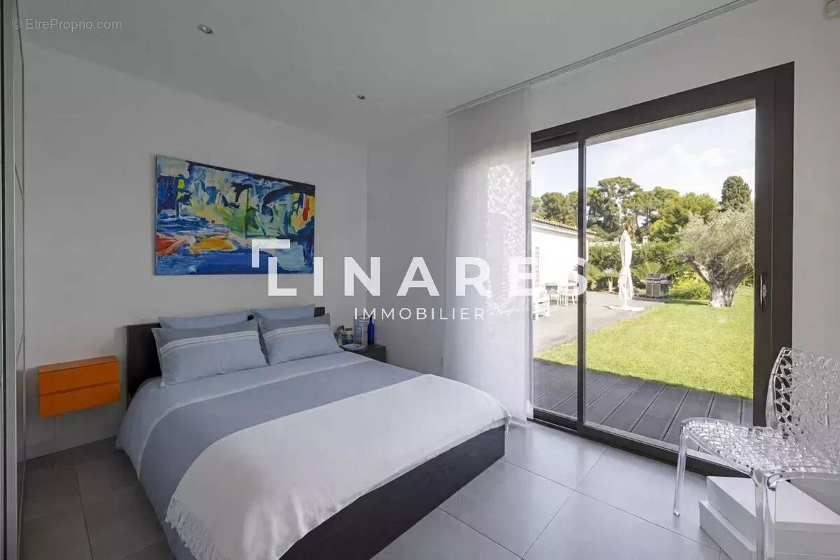LIGNES D'EXCEPTION - Villa Plain Pied T5 de 172m2 - Piscine sel chauffée -  Terrain 1400m2 - 13011 Marseille - photo 16