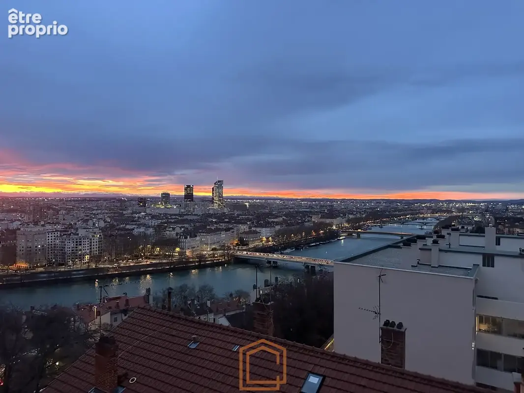 Duplex T3 vue exceptionnelle  - Croix rousse centre - photo 9