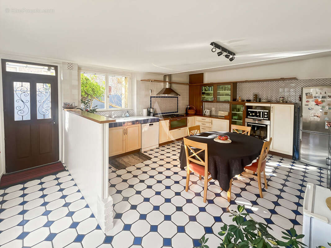 Maison Oinville sur Montcient 140 m² - 4 chambres - photo 4