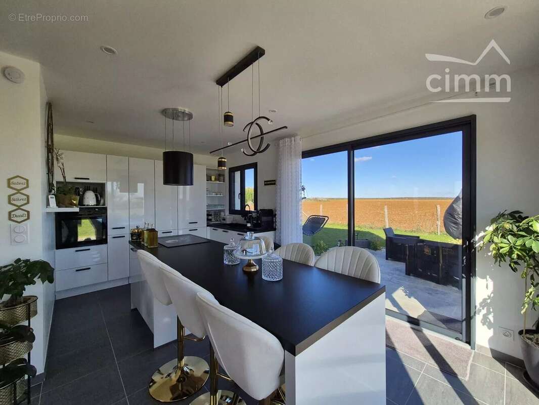 Maison à SAINT-DENIS-SUR-LOIRE