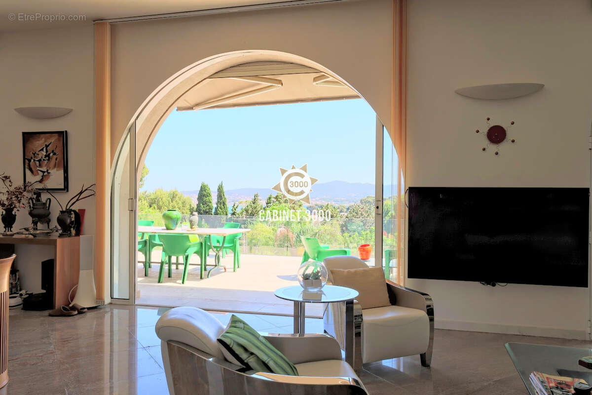 M2184 - SANARY SUR MER - Les Picotières - Maison T8 - Pisicne - Tennis - photo 10
