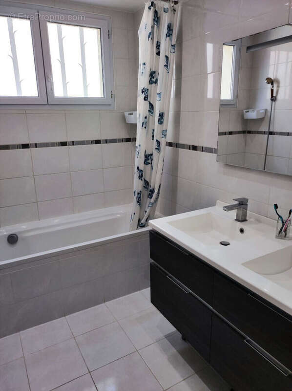 Maison à LES CLAYES-SOUS-BOIS