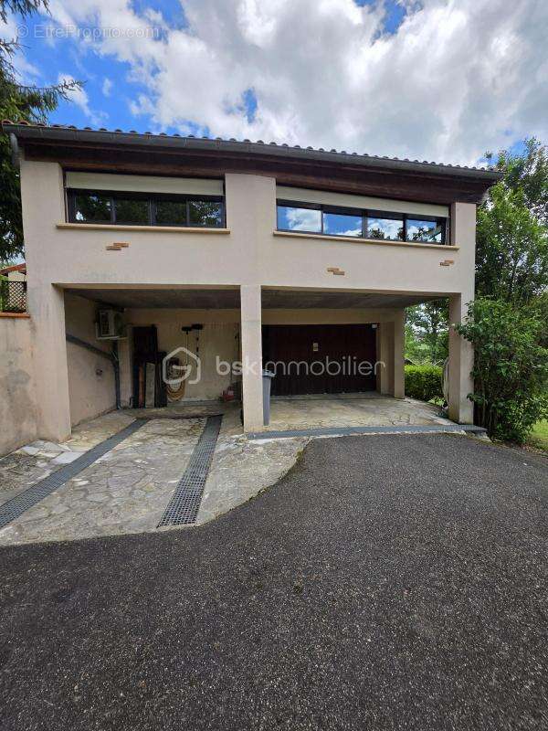 Maison à SAINTE-COLOMBE-EN-BRUILHOIS