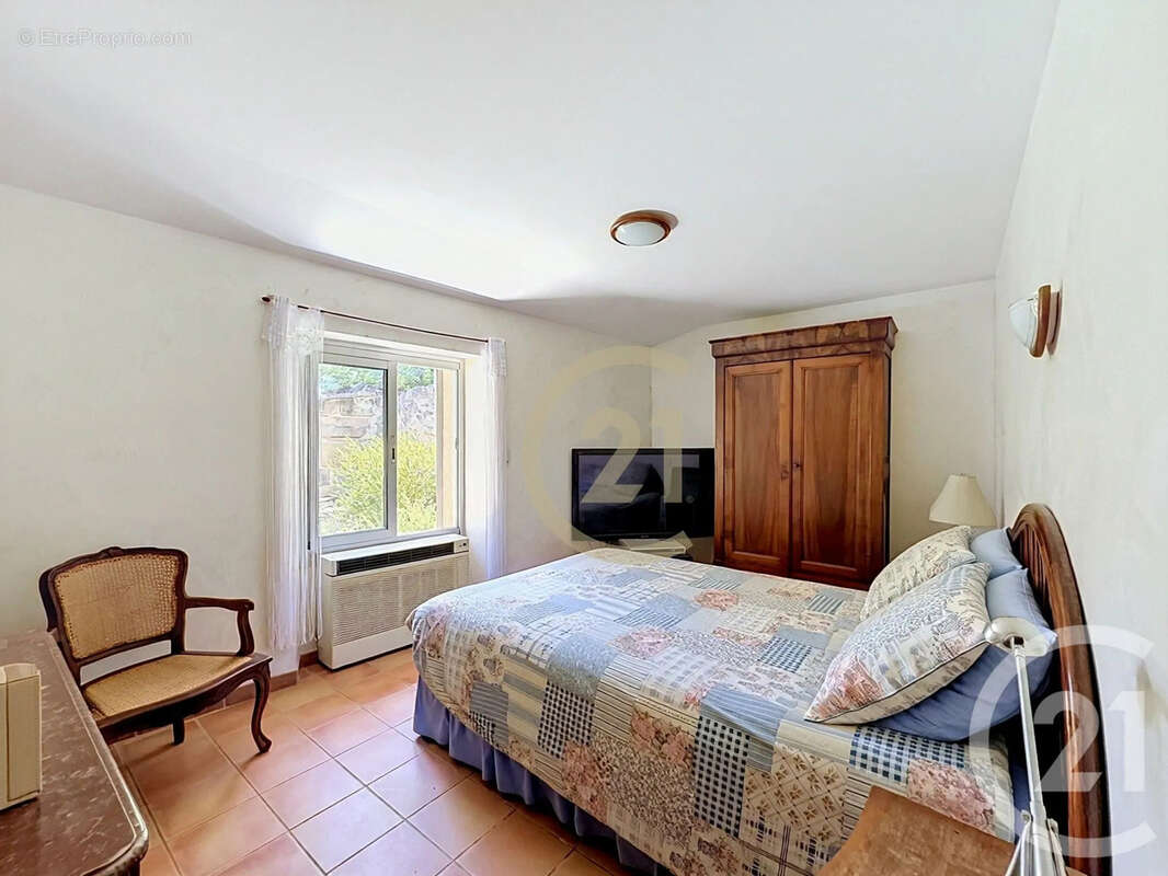 Maison 184 m² à Saint-Hilaire-D'ozilhan  - photo 11