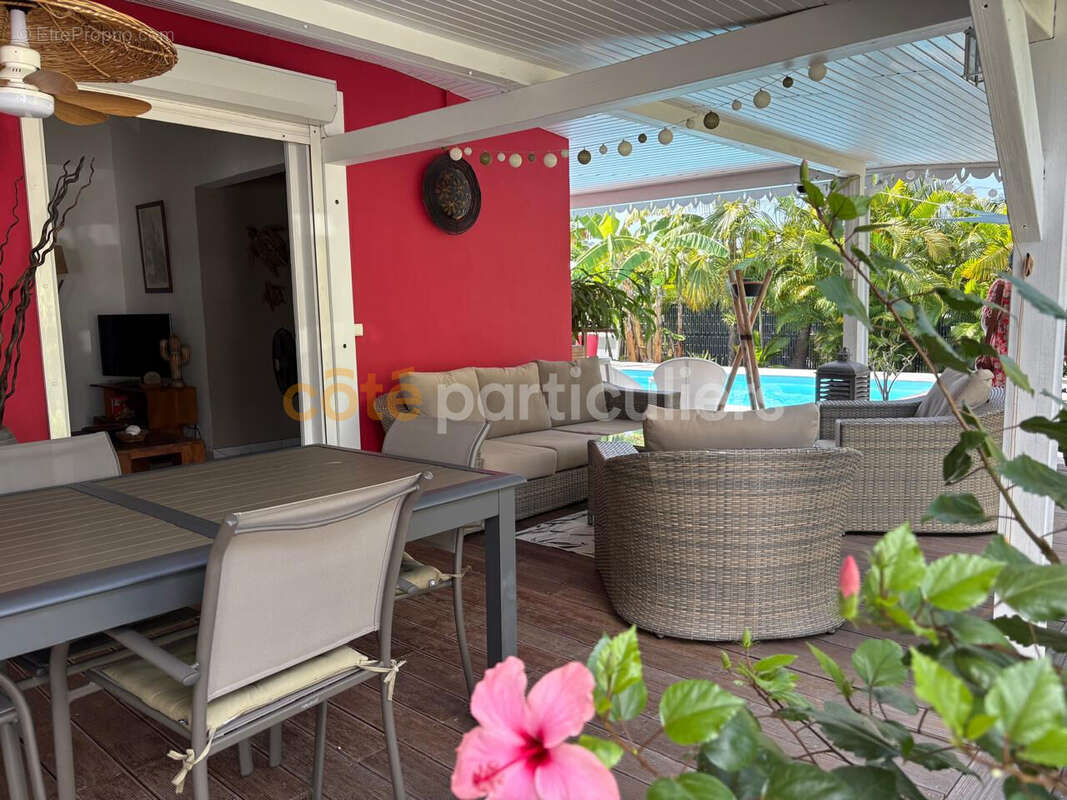 À Vendre - Charmante maisonT4 avec piscine secteur Saint-François - photo 3