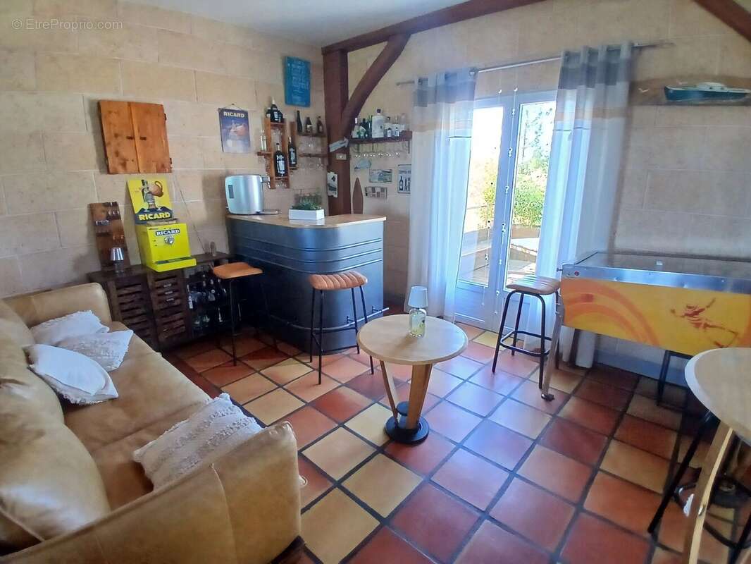 Maison à MONTGUYON