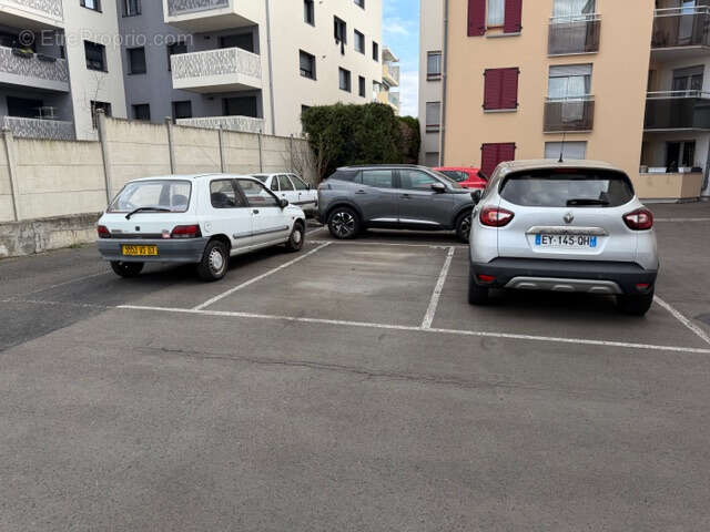 Clermont Ferrand pradelle T5 de 96 m2, 3 chambres, balcon, séjour double, sdb, cuisine équipée libre, parking - photo 16