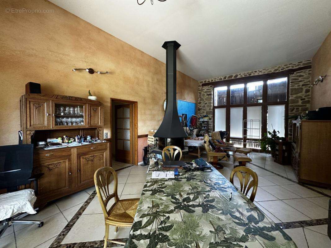 Maison à VICQ-SUR-BREUILH