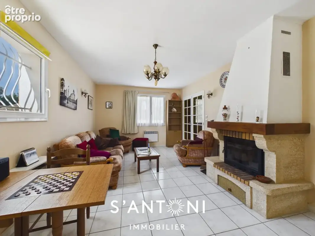 VALRAS-PLAGE  Maison 4 chambres avec jardin et garage dans un secteur recherché - photo 4