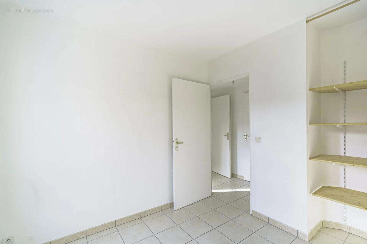 Appartement à LA ROQUE-D'ANTHERON