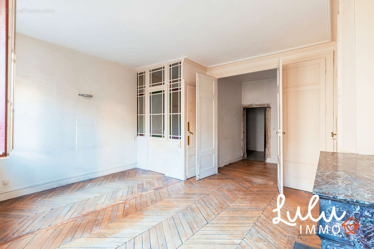 LYON 5 - Appartement T2 de 58m2 - Quartier Saint Jean  - photo 3