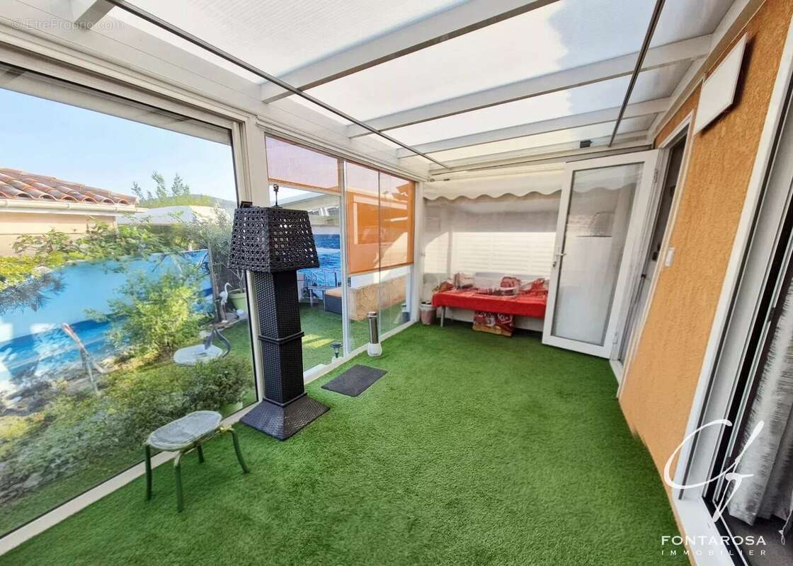 Maison à ROQUEBRUNE-SUR-ARGENS