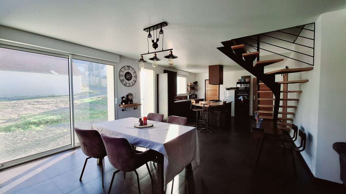 Maison à TREDREZ-LOCQUEMEAU