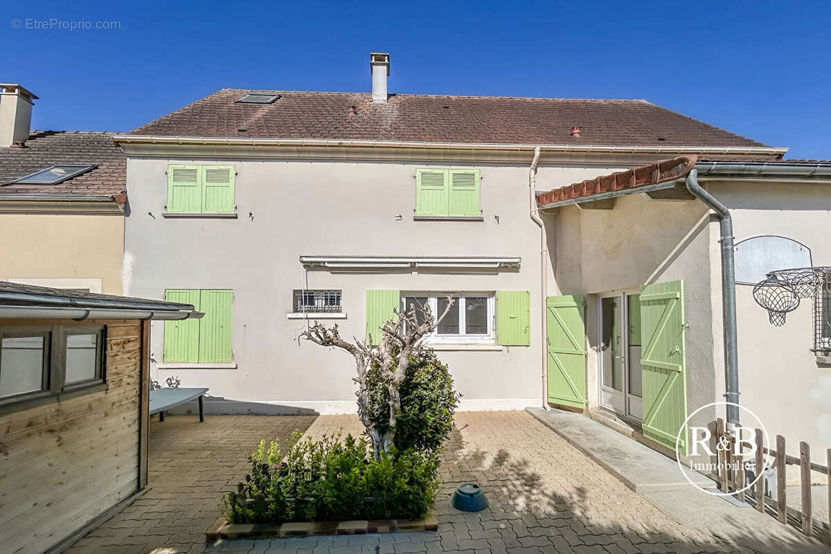 Maison à LES CLAYES-SOUS-BOIS