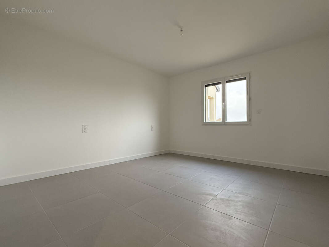 Maison à ESPINASSE-VOZELLE