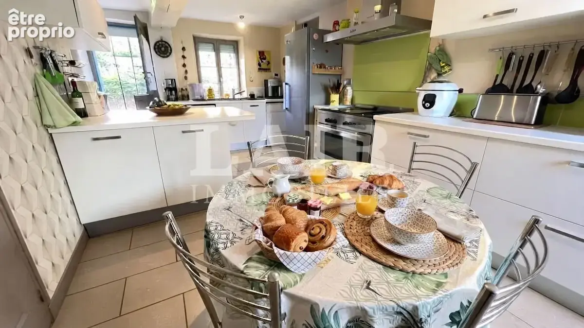 Maison ancienne de charme avec jardin, piscine et garage - Fresnay-sur-Sarthe - photo 6