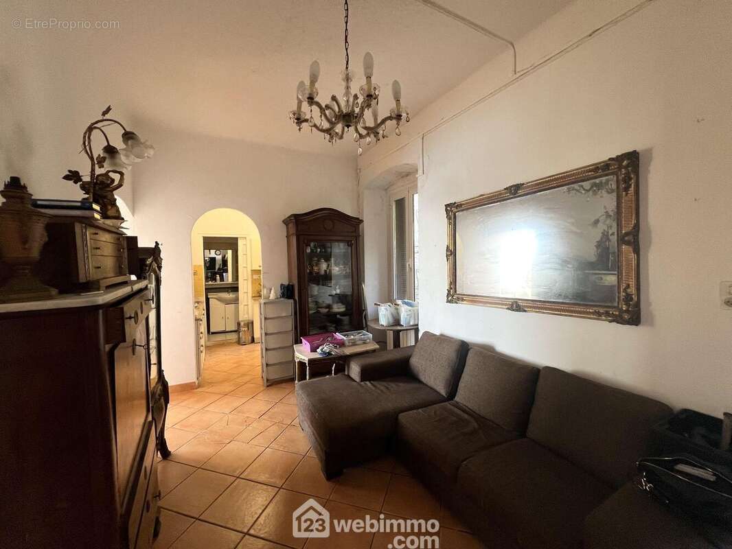 Le séjour qui s'ouvre sur le patio - Appartement à BRANDO