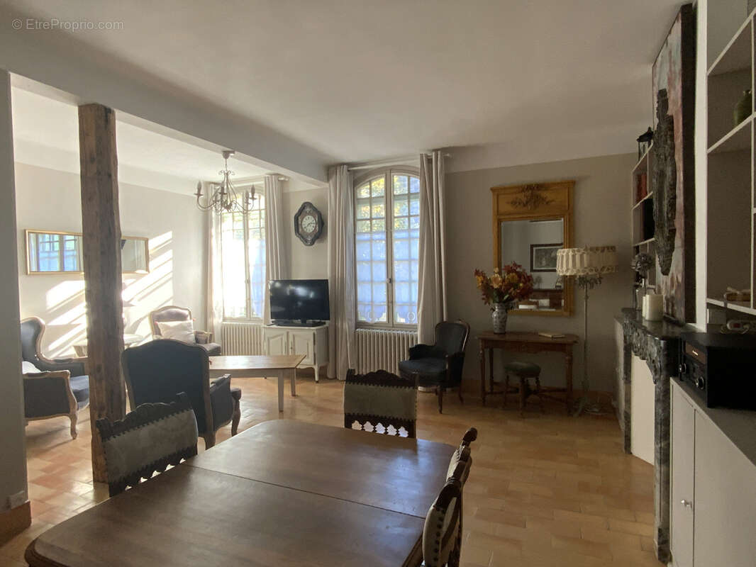 Appartement place aux herbes. - photo 3