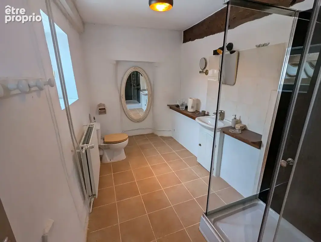 INDRE - Charmante propriété ancienne avec trois chambres, deux pièces de réception et un gîte indépendant d'une chambre. - photo 10