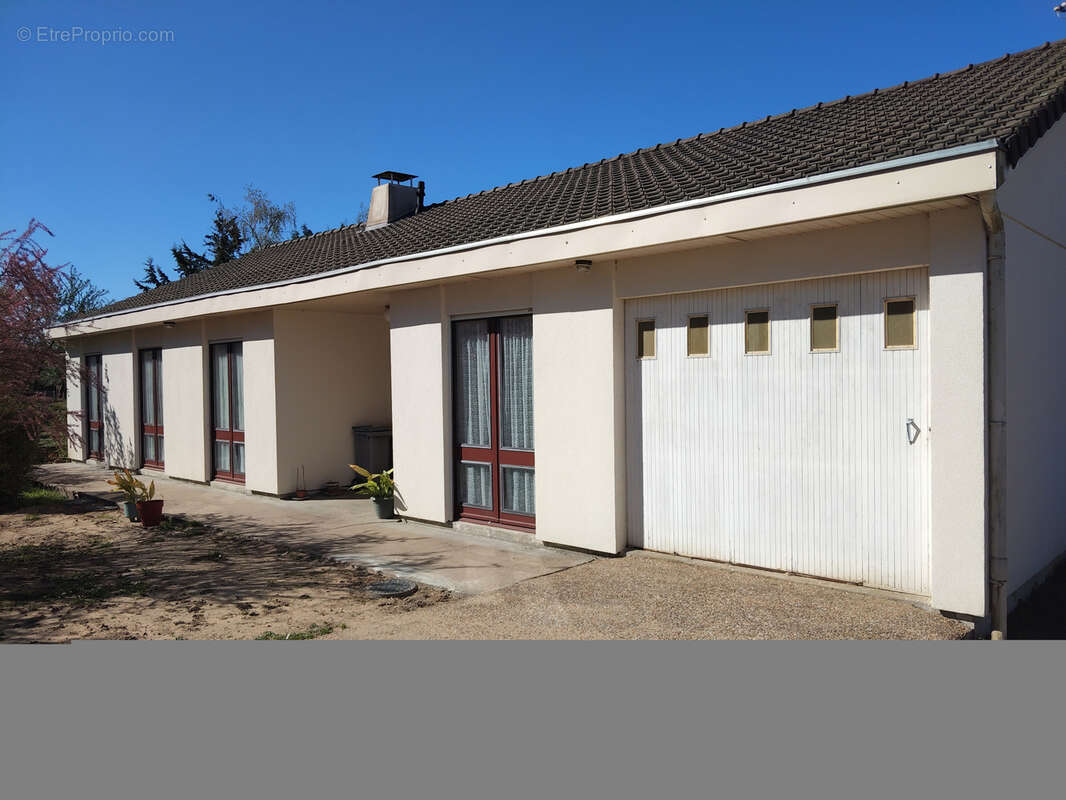 Maison à NAZELLES-NEGRON