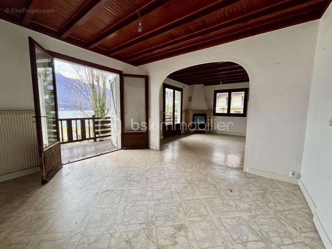 Maison à VIVIERS-DU-LAC