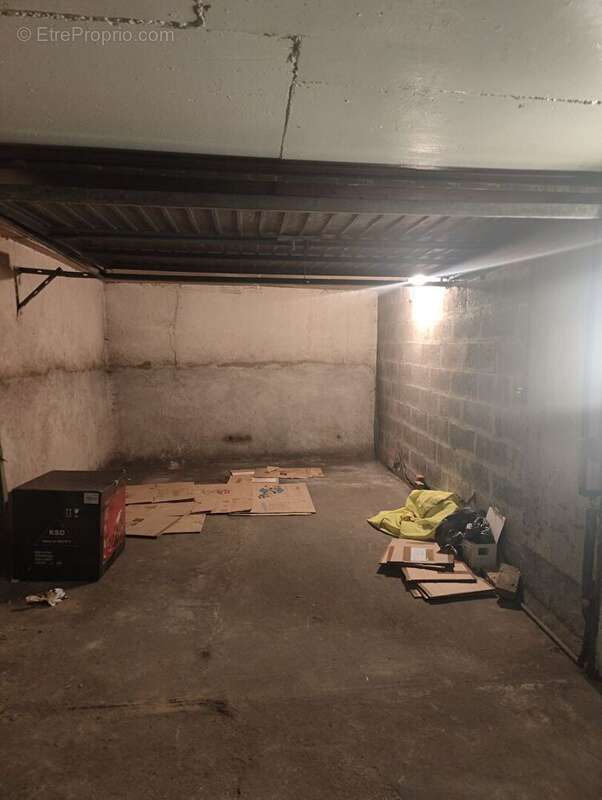 Parking à PARIS-7E