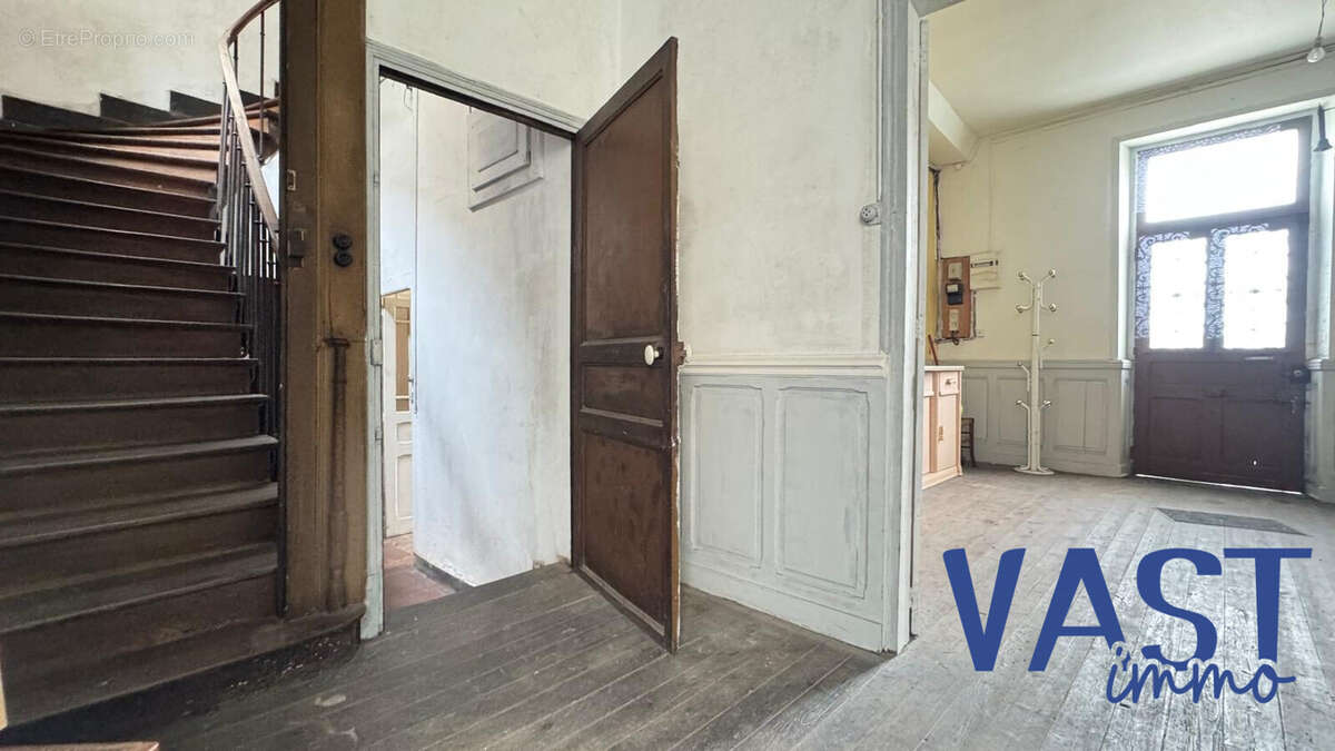 Maison à AMBRIERES-LES-VALLEES