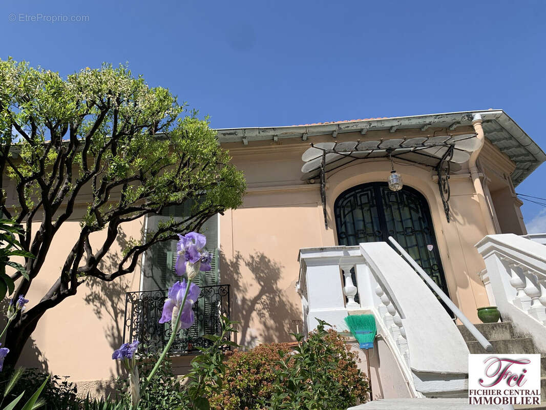 Appartement à MENTON