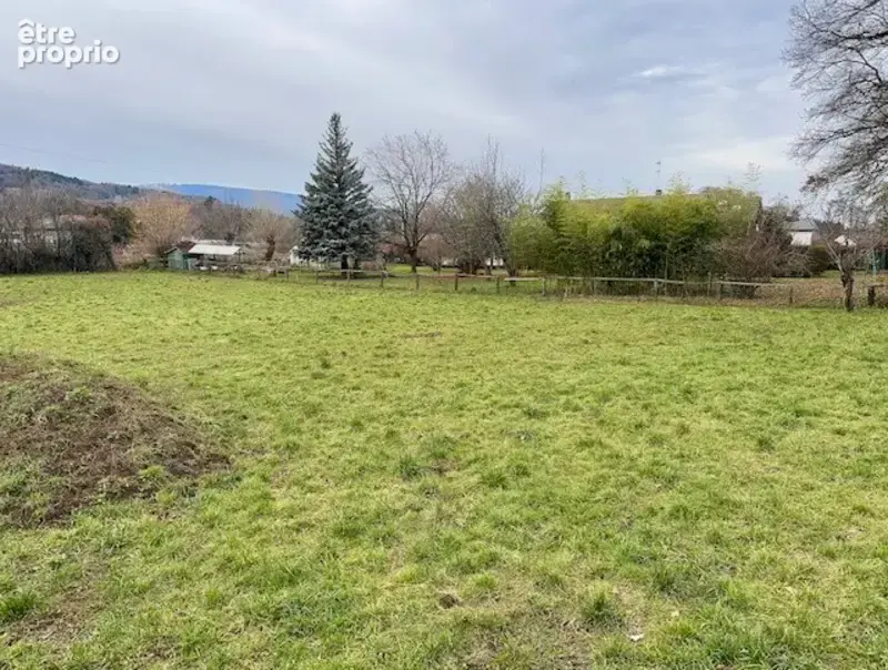 Terrain à PERS-JUSSY