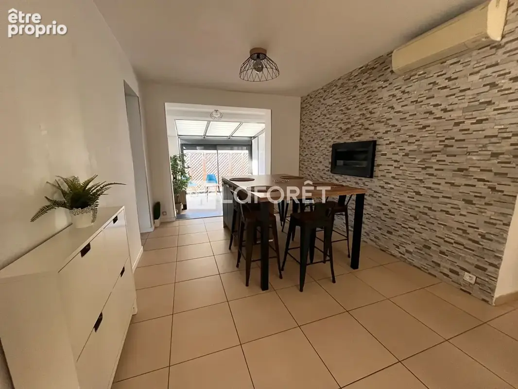 Maison à Arles,  plain pied, avec jardin et 2 dépendances - photo 3
