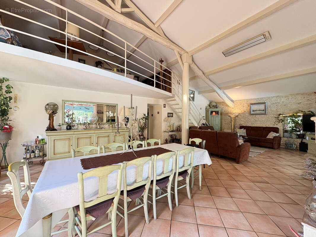 Maison à VENDAYS-MONTALIVET