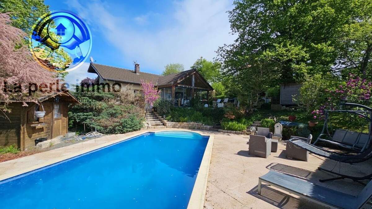 Maison à CHAMPVANS-LES-MOULINS