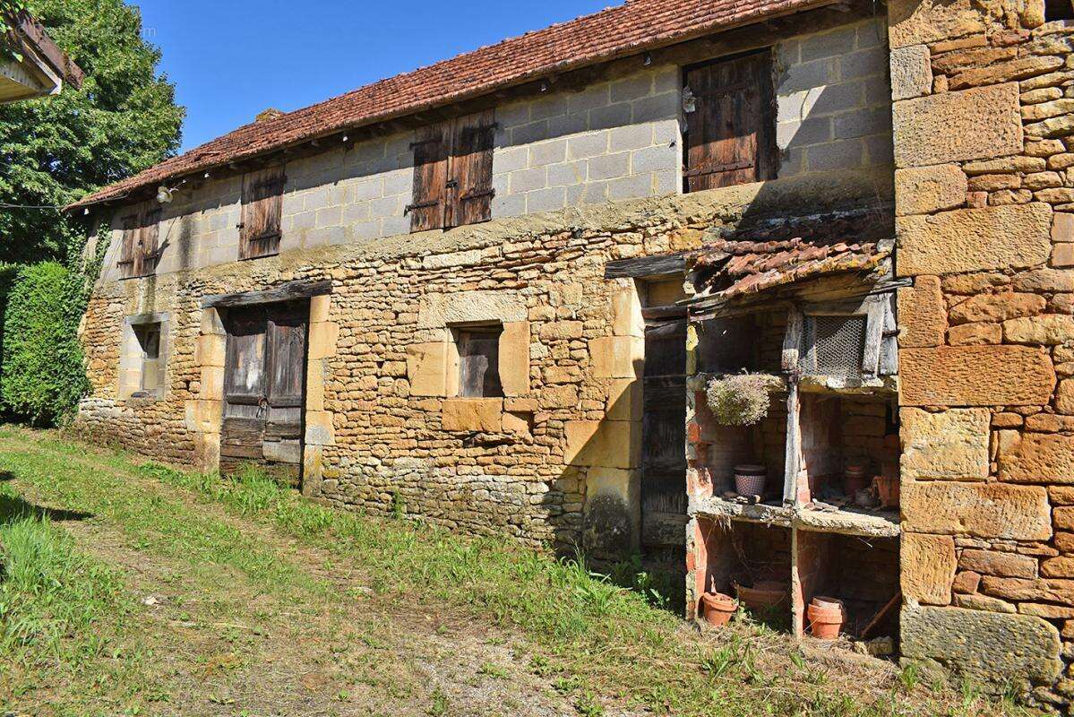 Corps de ferme Saint Crepin et Carlucet 6 pièce(s) 149 m2 - photo 11