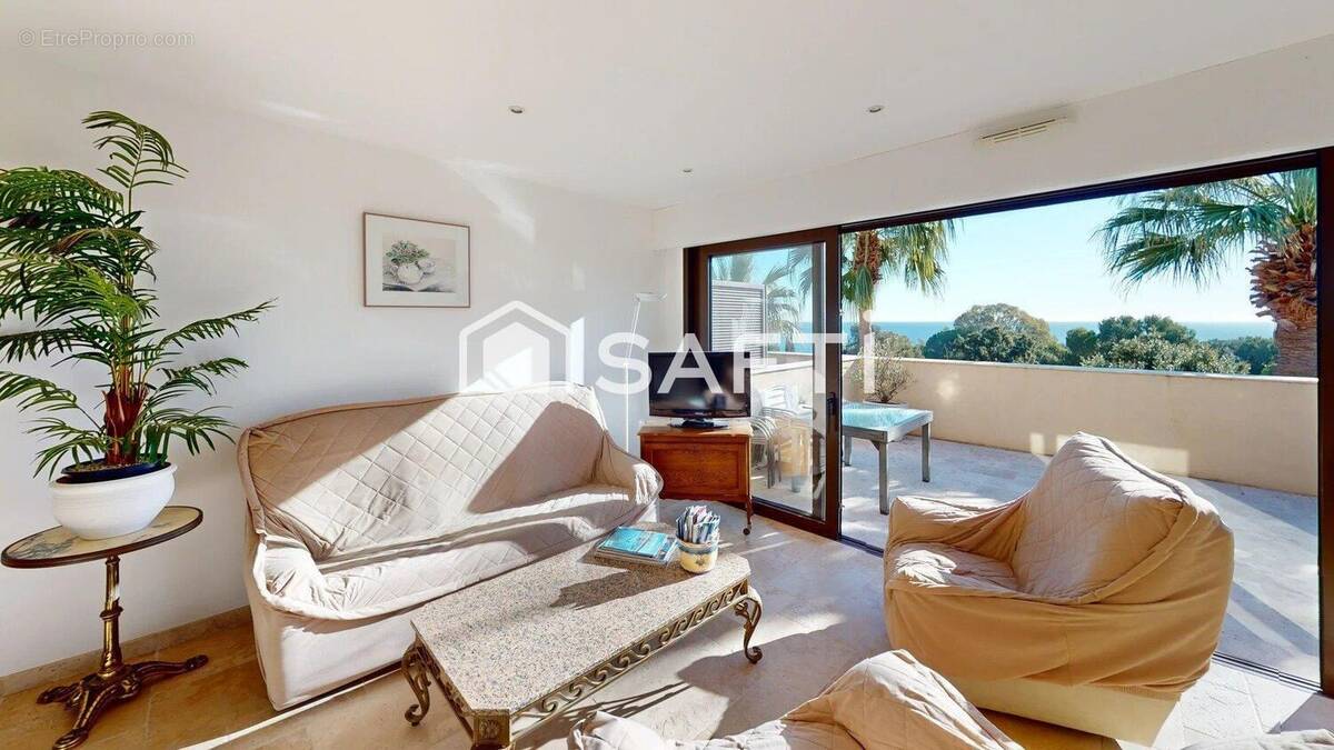 Photo 1 - Appartement à ROQUEBRUNE-SUR-ARGENS