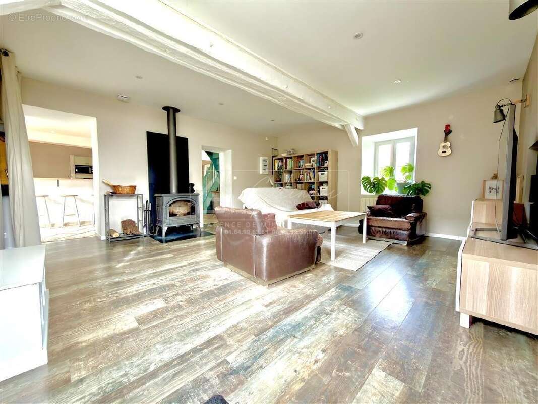 Maison à LA CHAPELLE-LA-REINE